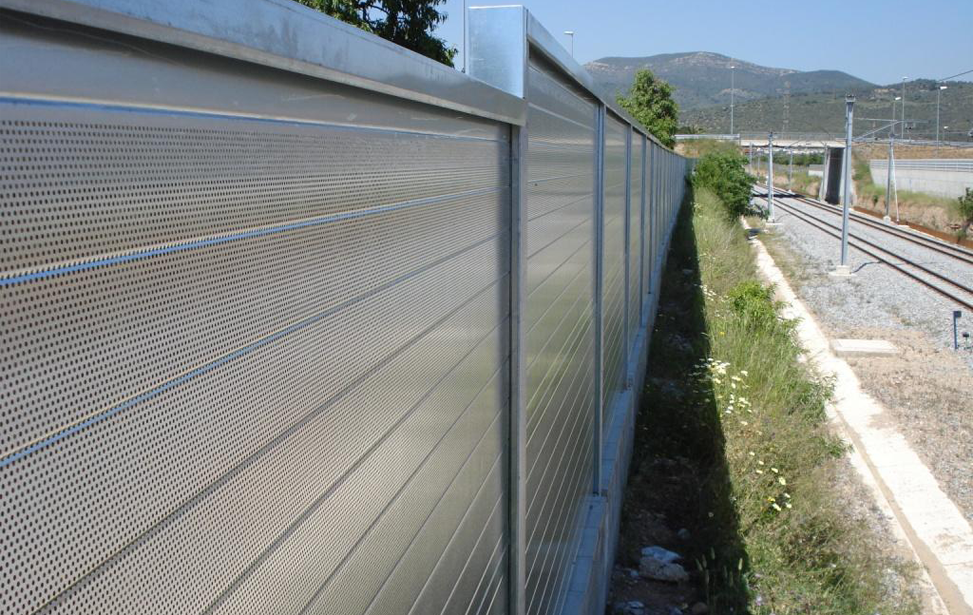 Acoustic protection on railway station